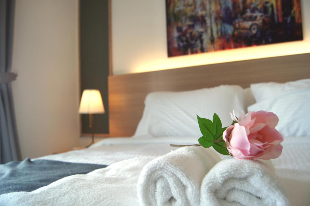 Twin Galaxy Suites By Iconic Bliss Johor Bahru Exteriör bild