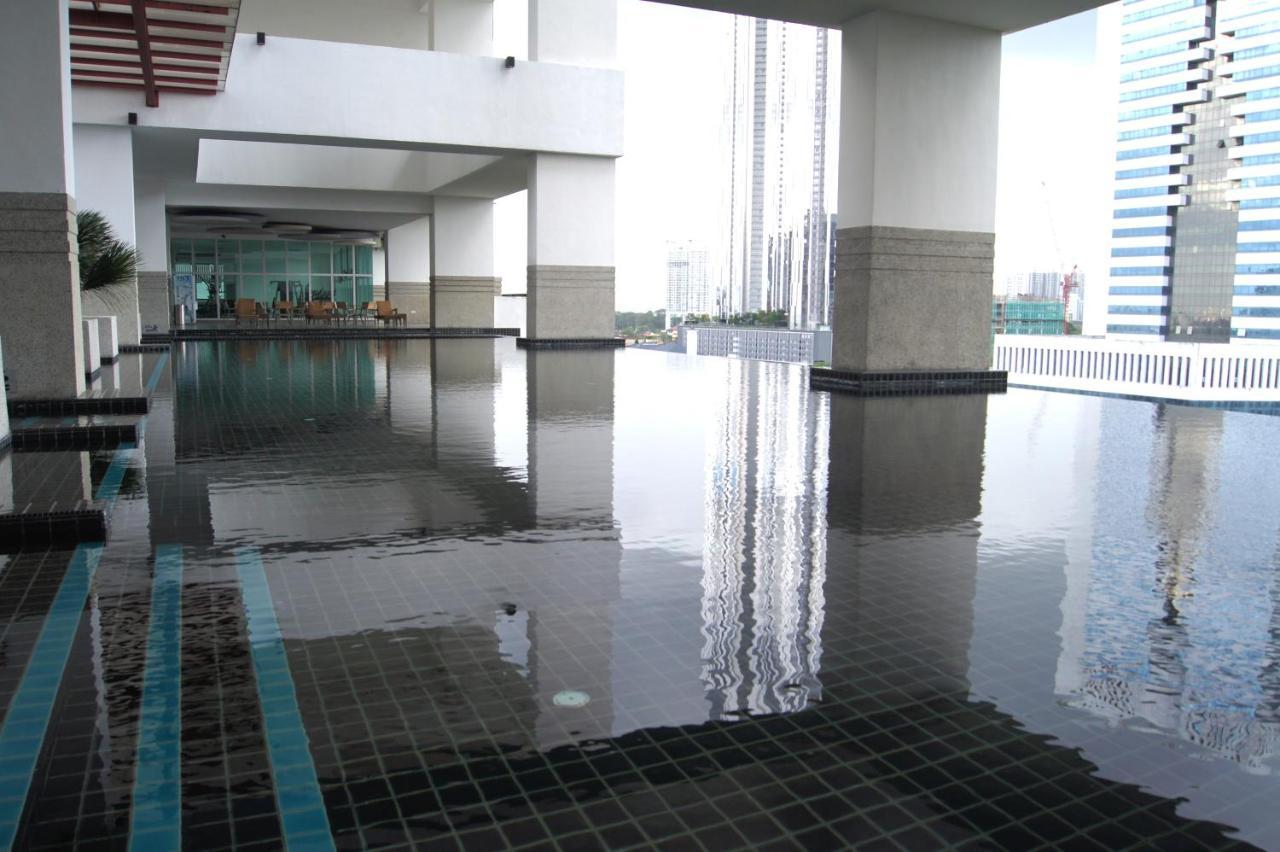 Twin Galaxy Suites By Iconic Bliss Johor Bahru Exteriör bild